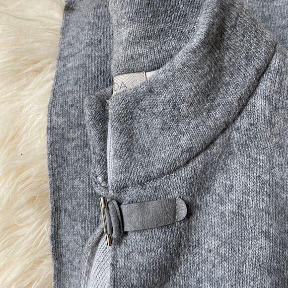 Rare A.IDA L Wool Blend Sweater Vest | Gray Knit Italy Made Toggle Closure, $178 - Picture 5 of 10